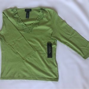 Green sweater with laced neckline | Size L